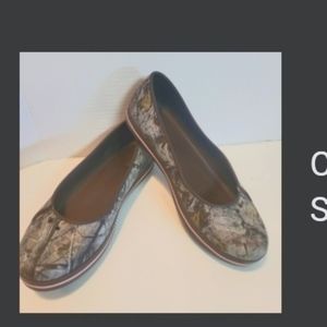 Camo crocs size 9 women